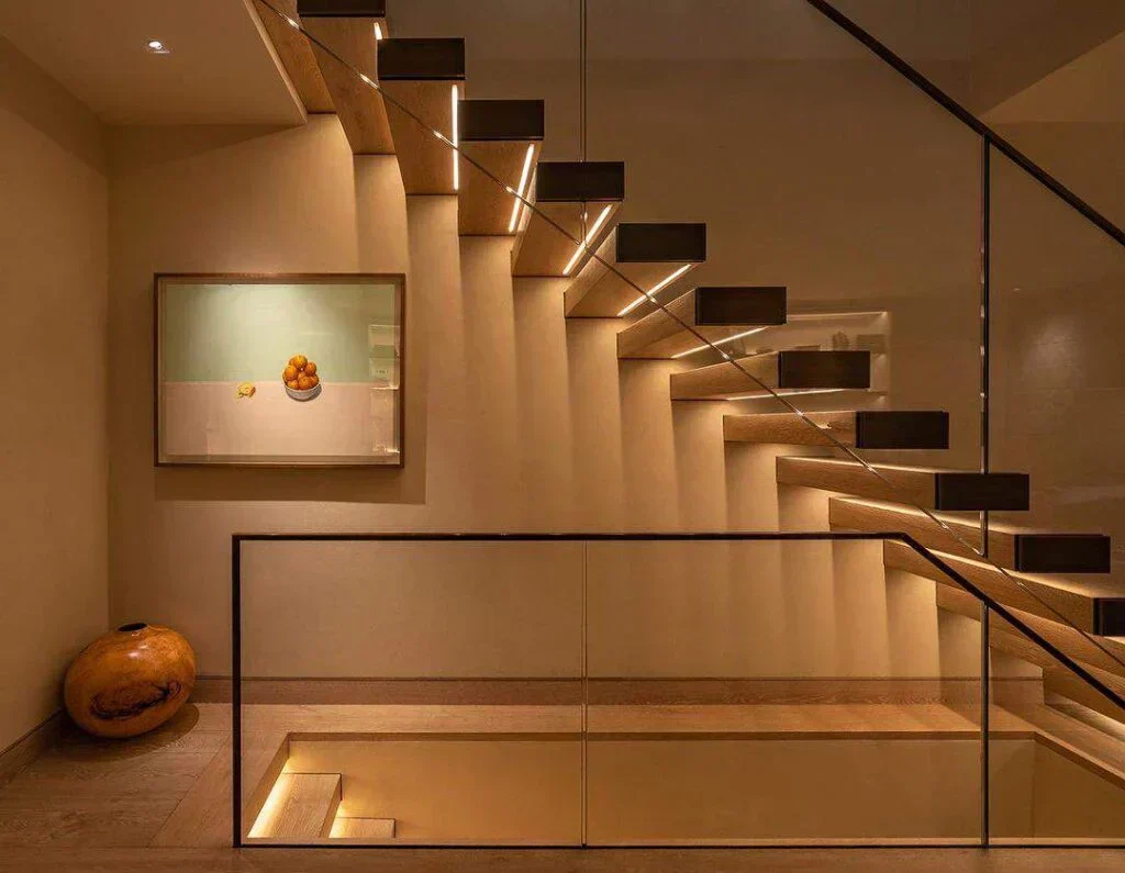 residential-glass-stair-railing-grs_5147f0f8-e15d-4198-b2a9-91fe06988b14